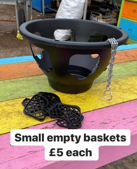 Small black hanging basket (empty)
